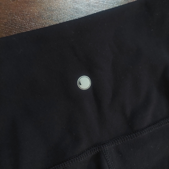 Yogalicious Lux Squat Proof Yoga Shorts Size Small - Picture 6 of 8